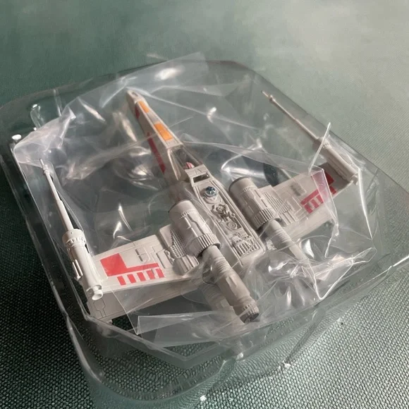 Hallmark Vintage Star Wars X-Wing Starfighter Ornament with Lights NIB